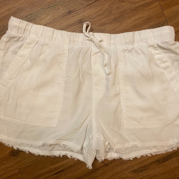 Cloth & Stone Frayed Hem Drawstring Shorts - Picture 3 of 4